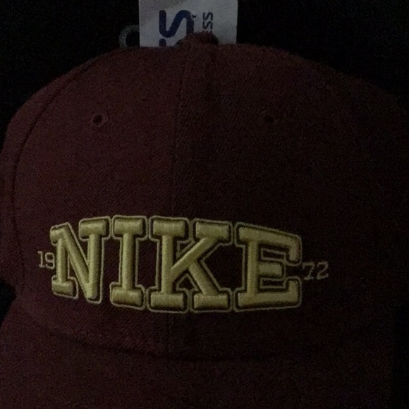 Crimison and yellow Nike 1972 - Picture 2 of 2